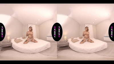 PORNBCN VR Olgun İspanyol Seksi Anne, sigara içerken ve bacaklarını çekerken POV'da mastürbasyon yapıyor ve sikini emiyor